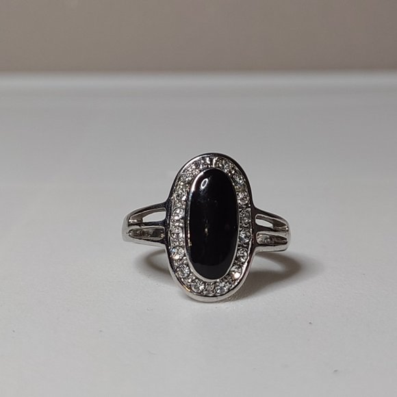 Silver Tone And Black Oval Shaped Ring Size 9 - Picture 1 of 11